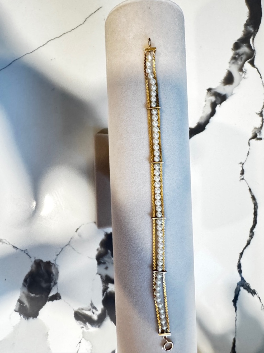 14 k bracelet with white pearls